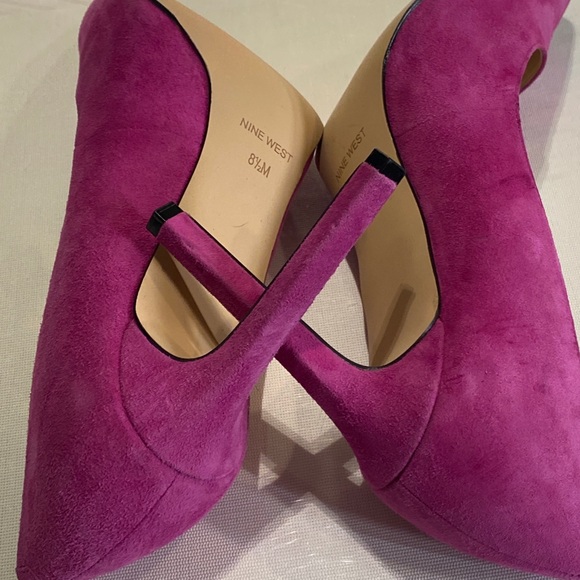 Tatiana Pointy Toe Fuchsia Pumps. - Picture 6 of 12